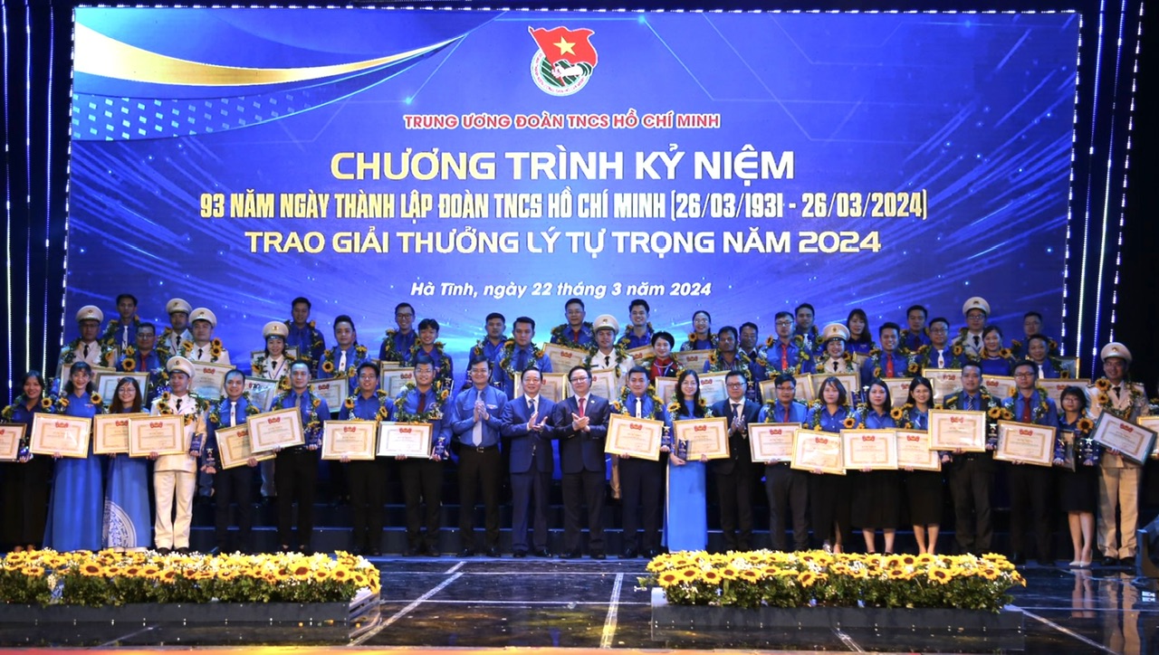 Trung ương Đoàn trao giải thưởng Lý Tự Trọng cho 100 cán bộ Đoàn tiêu biểu