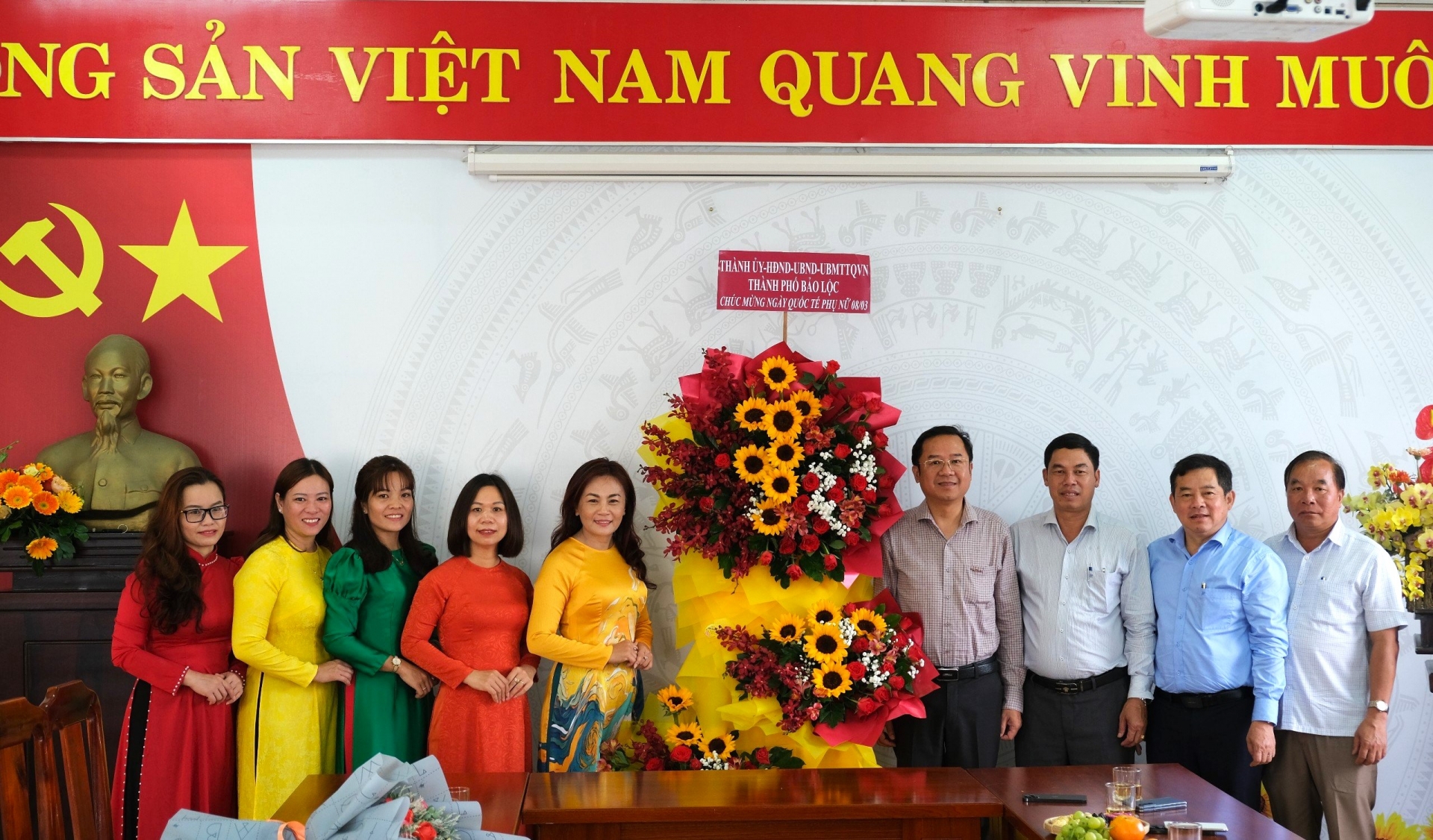 Lãnh đạo TP Bảo Lộc gặp mặt, chúc mừng Ngày Quốc tế Phụ nữ 8/3