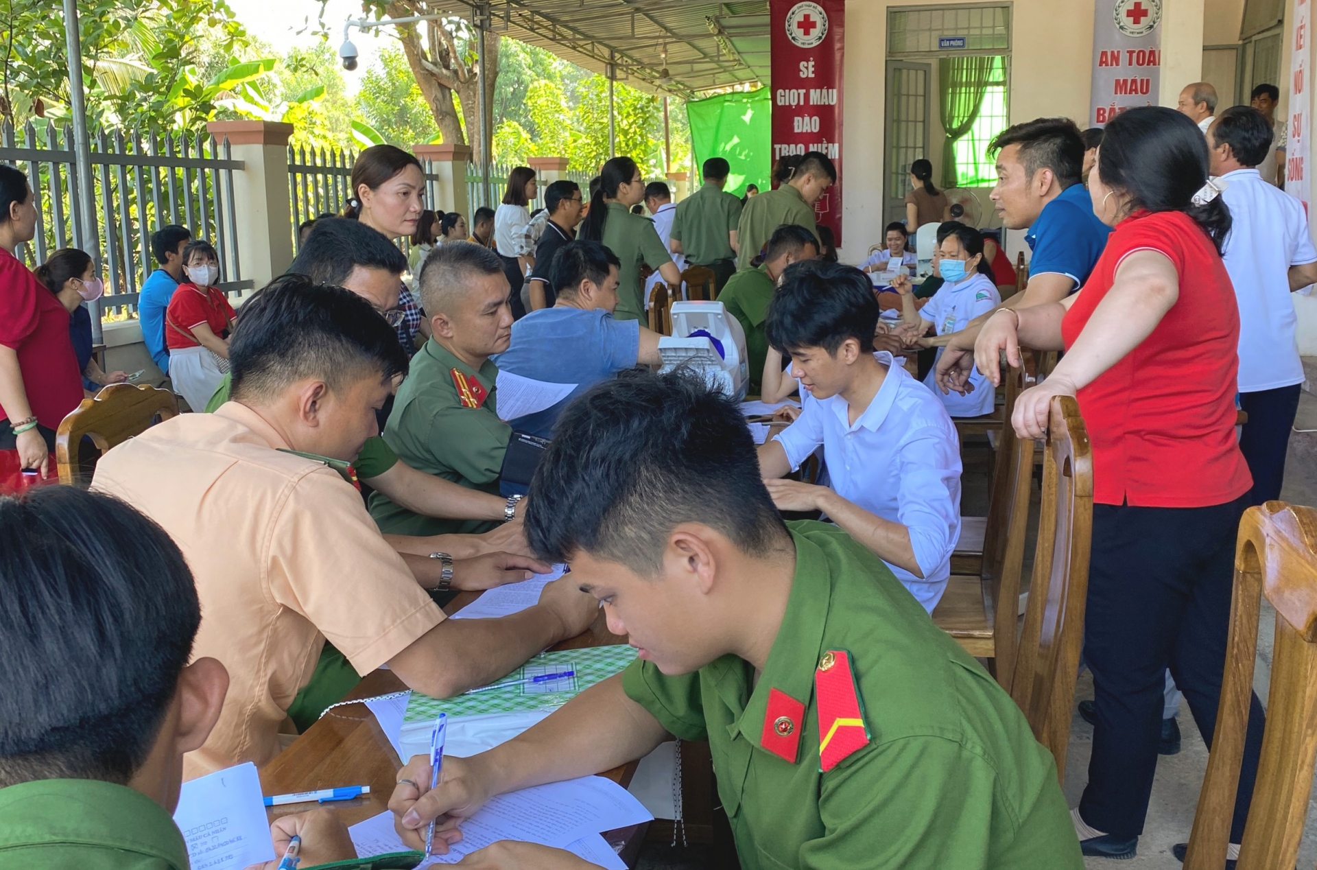 Đạ Huoai: Gần 190 tình nguyện viên tham gia hiến máu nhân đạo