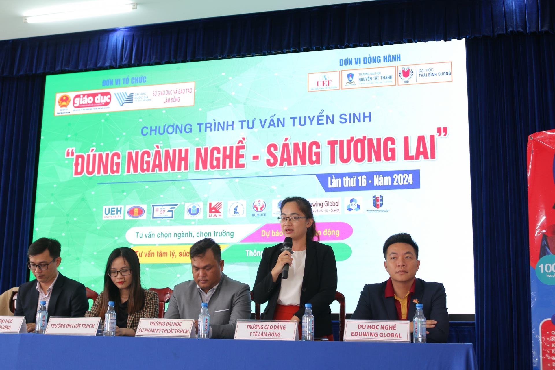 Tư vấn tuyển sinh cho trên 10 ngàn học sinh khối 12 tỉnh Lâm Đồng