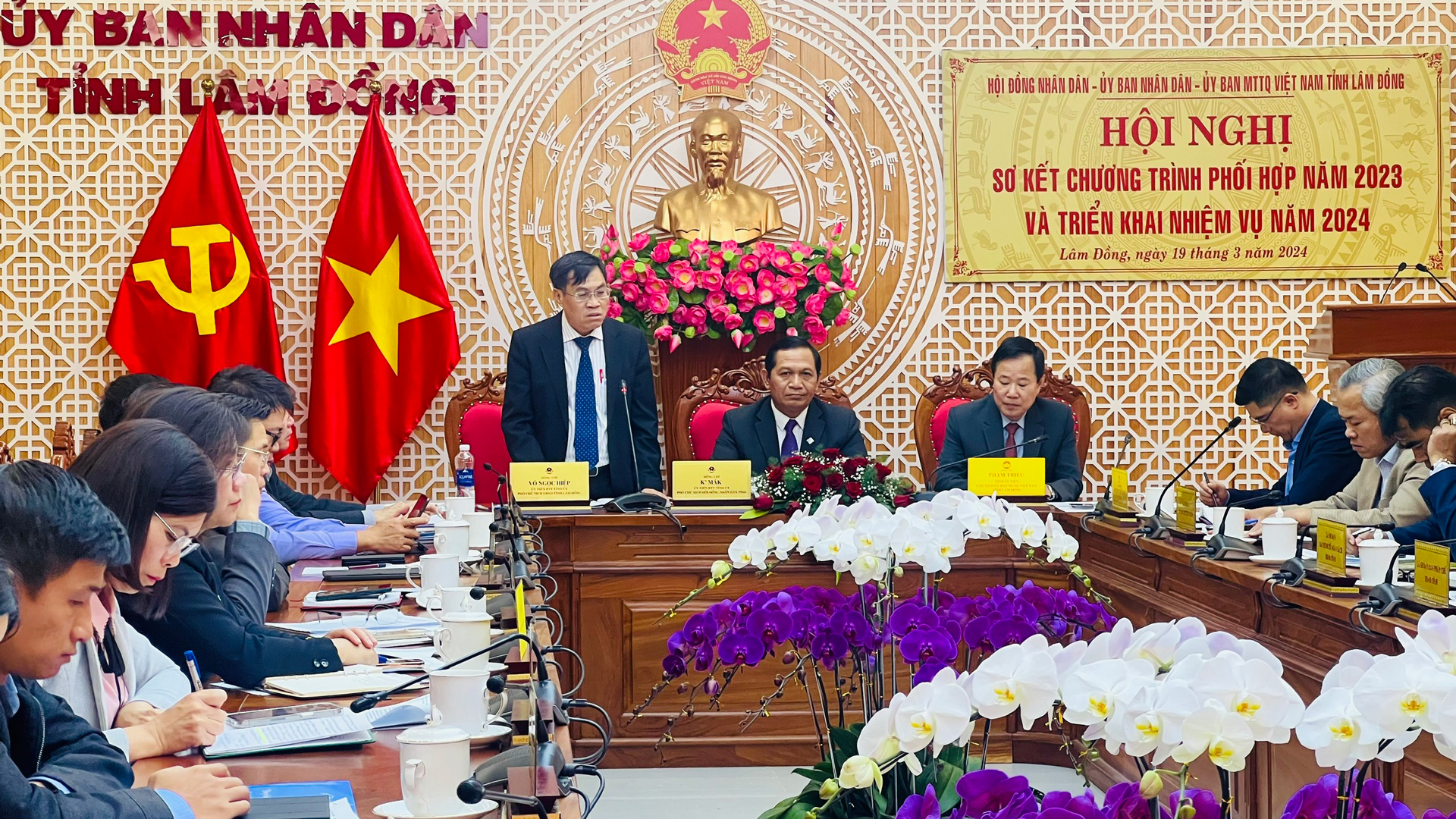 Lắng nghe, kịp thời giải quyết kiến nghị chính đáng của cử tri