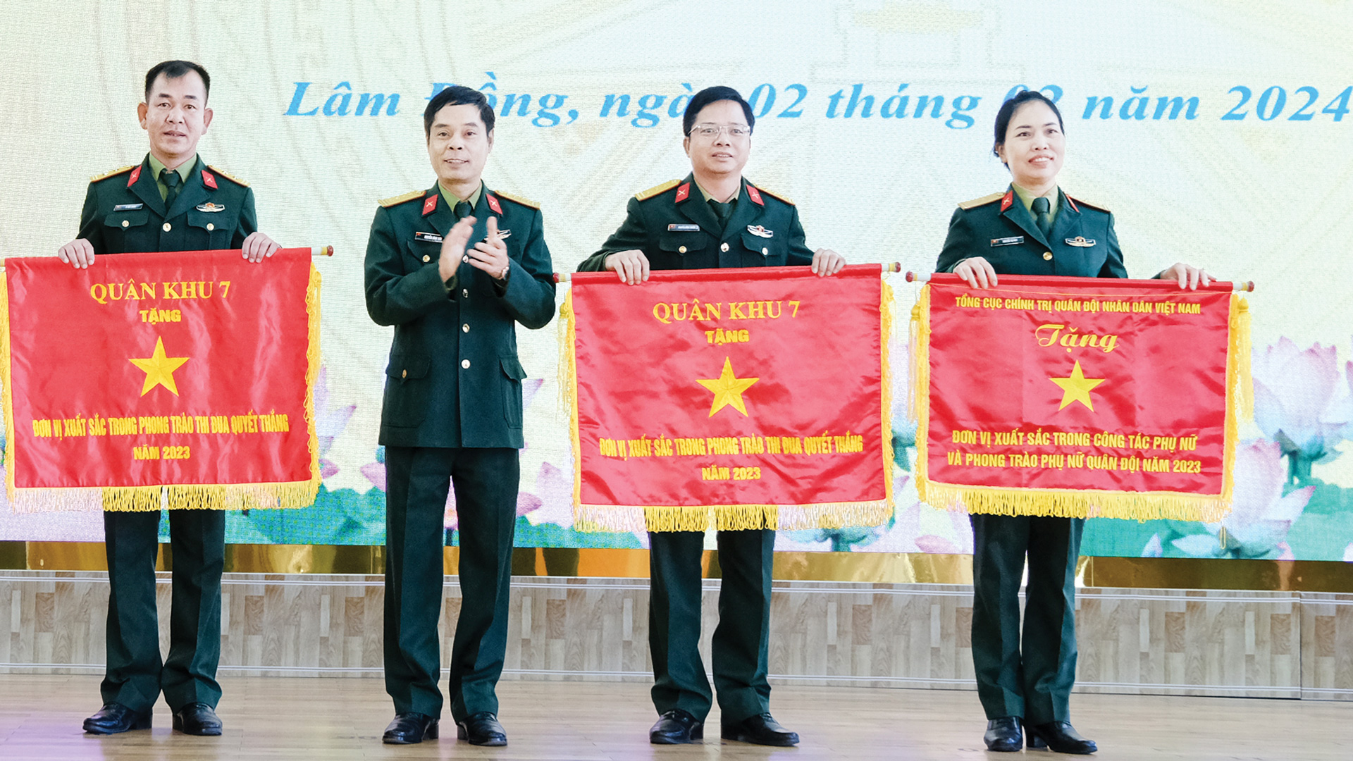 KỶ NIỆM 114 NĂM NGÀY QUỐC TẾ PHỤ NỮ 8/3: ''Gánh'' tròn hai vai