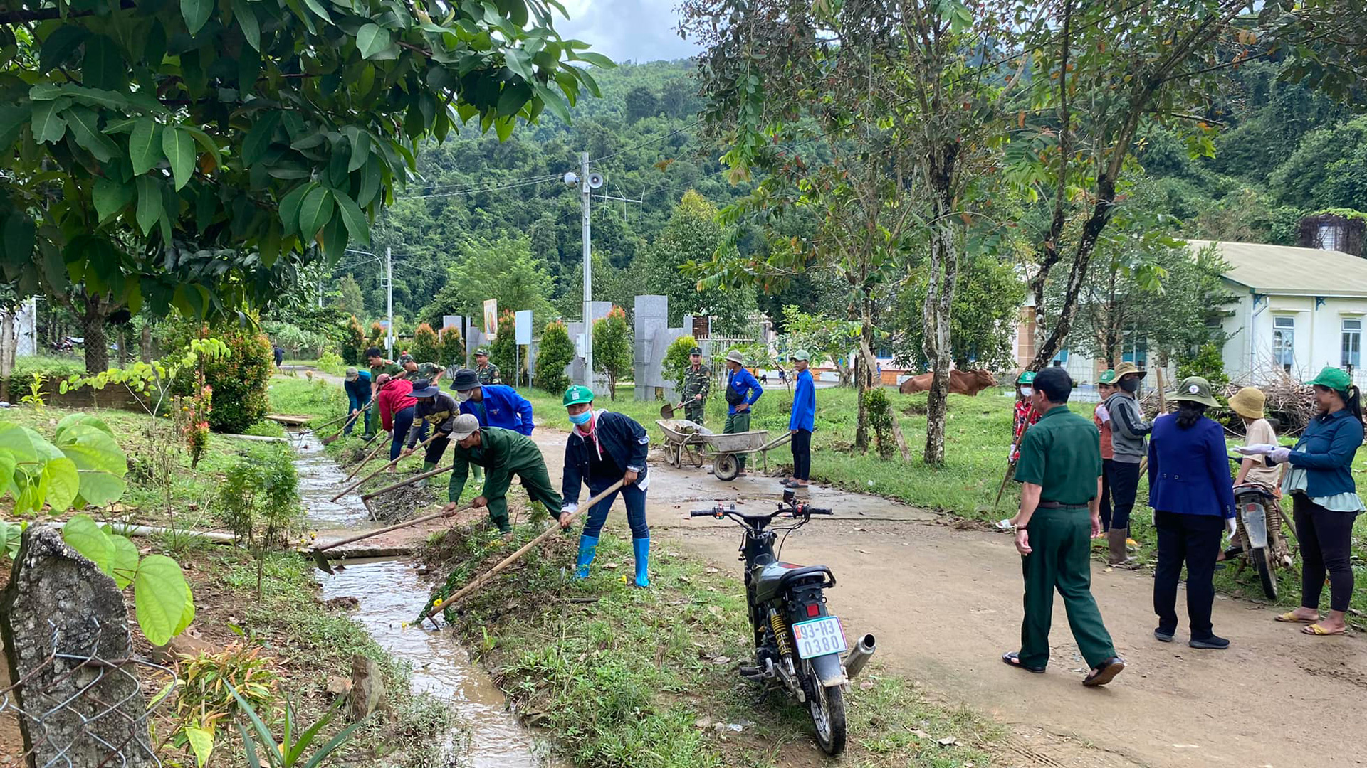 Cát Tiên: Xây dựng tuyến đường hoa “Sáng - xanh - sạch - đẹp” với chiều dài gần 160 km