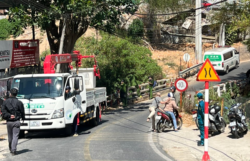 Đà Lạt: Nam thanh niên 19 tuổi tử vong trong tư thế treo cổ