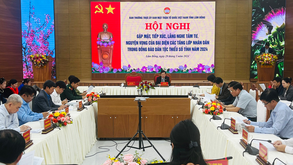 Gặp mặt, lắng nghe tâm tư, nguyện vọng của đồng bào dân tộc thiểu số