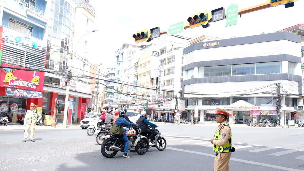 Người dân cấp thông tin vi phạm giao thông cho ai, bằng cách nào?