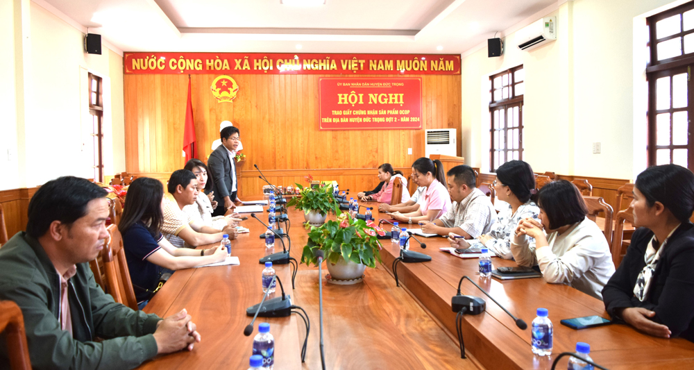 Đức Trọng: Trao chứng nhận sản phẩm OCOP đạt sao đợt 2 năm 2024