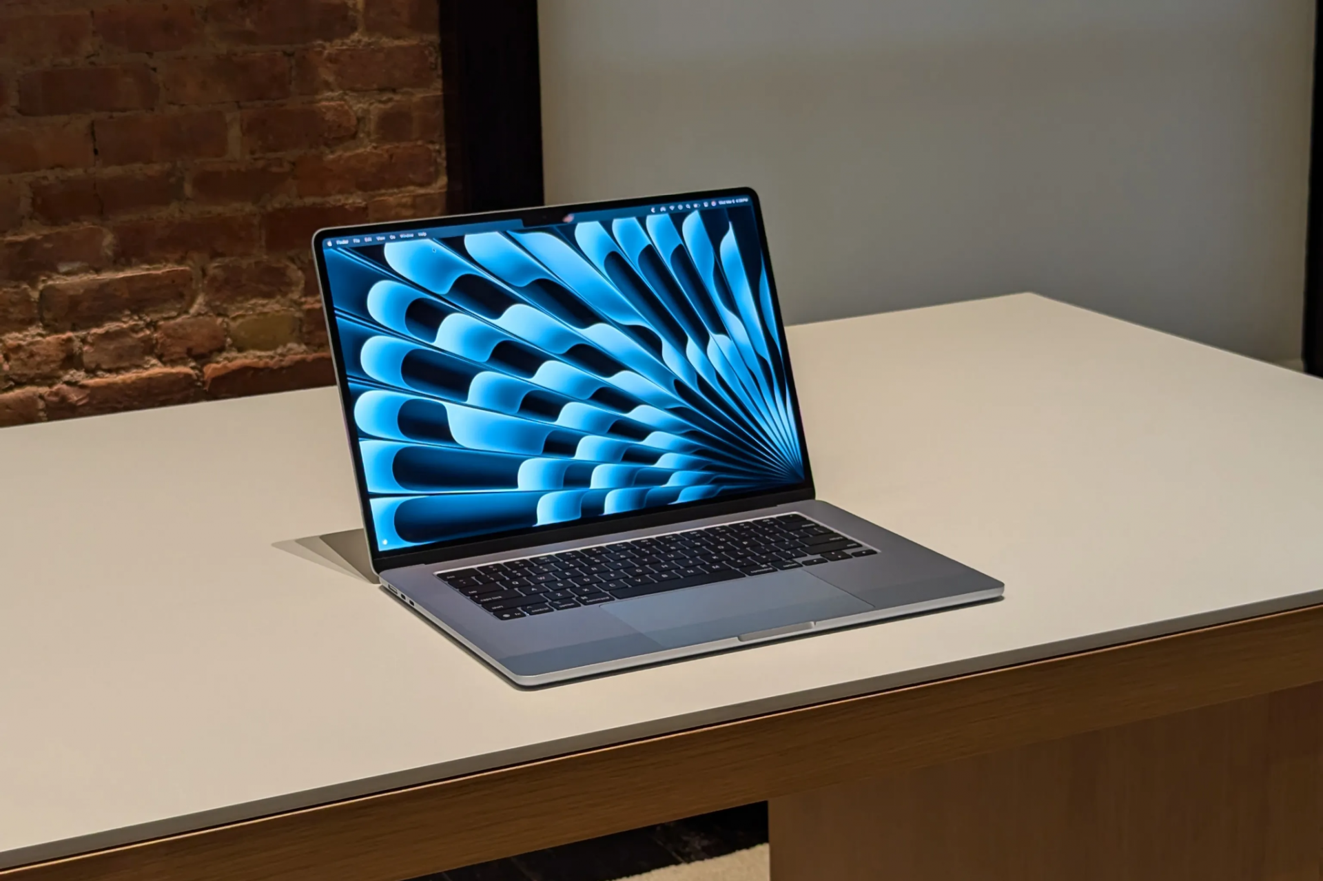 Camera 12MP Center Stage trên MacBook Air M4 nâng cấp trải nghiệm gọi video