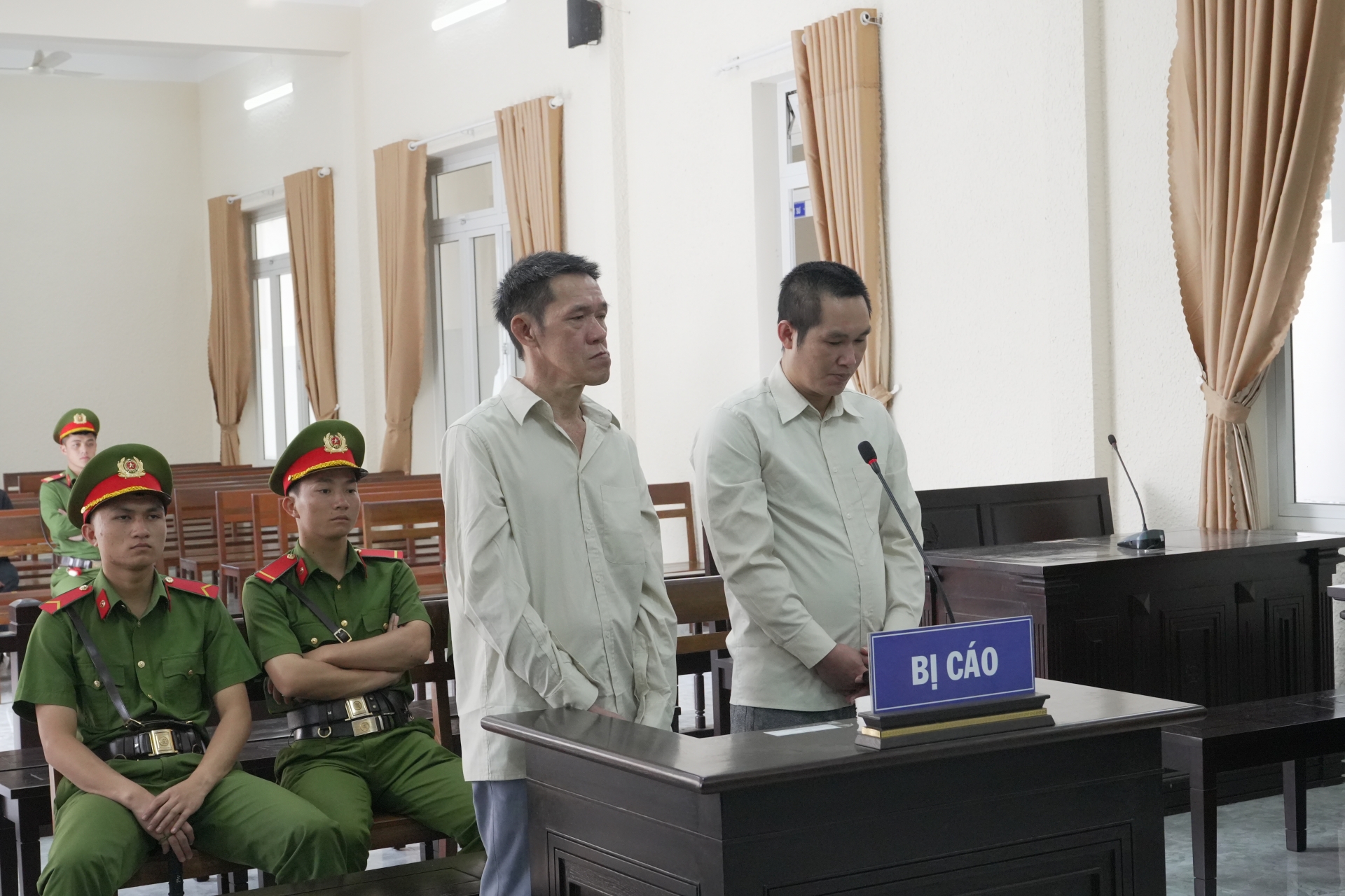 Mua bán ma túy, 2 đối tượng lãnh án 21 năm tù