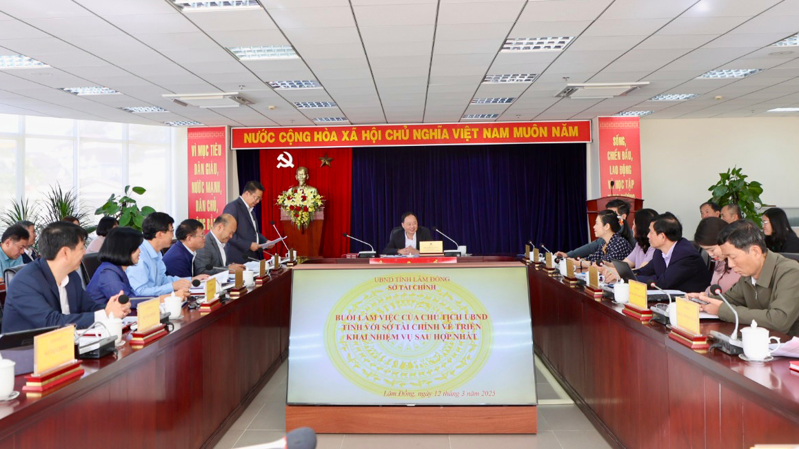 Chủ tịch UBND tỉnh Lâm Đồng Trần Hồng Thái làm việc với Sở Tài chính