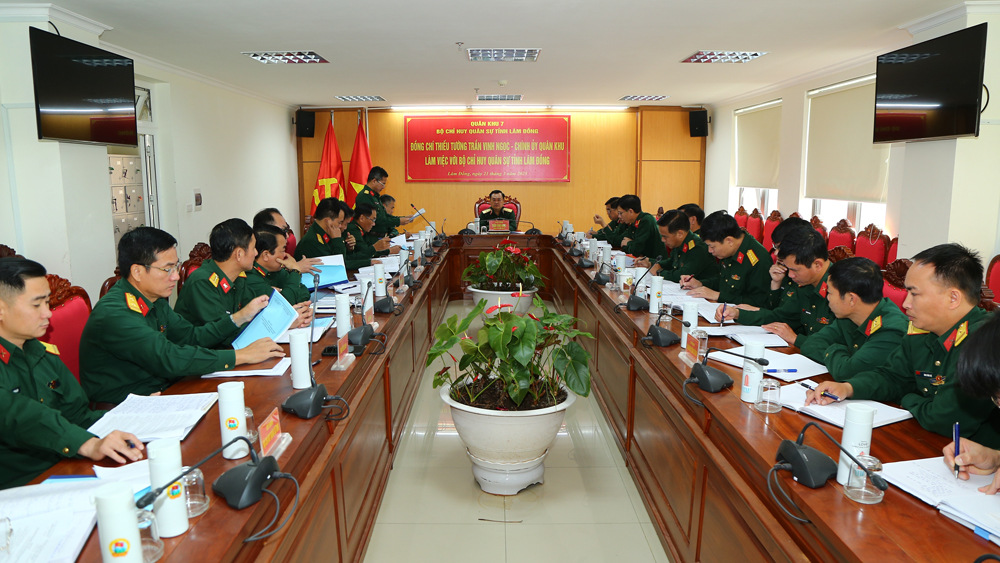 Chính uỷ Quân khu 7 làm việc với Bộ Chỉ huy Quân sự tỉnh Lâm Đồng