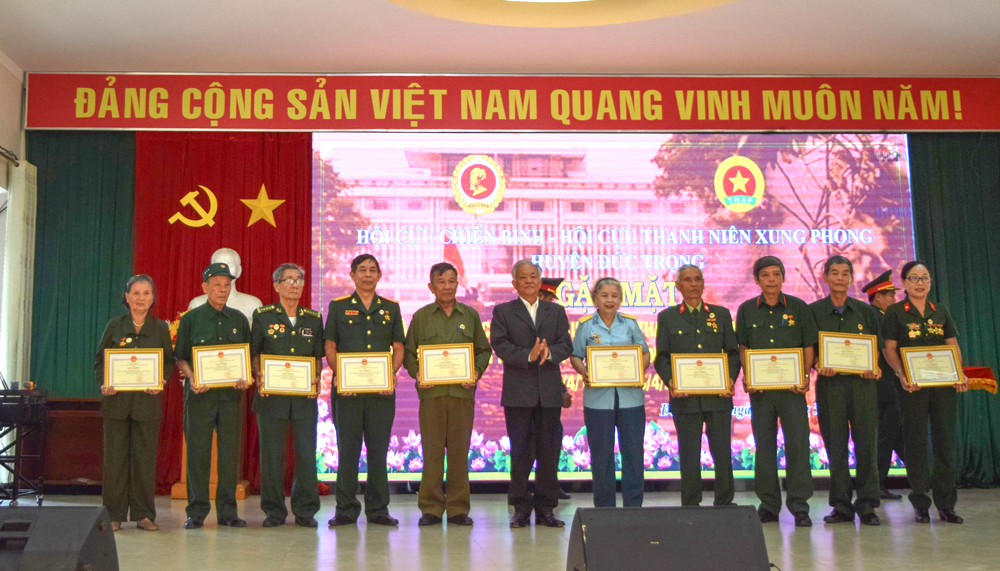 Đức Trọng: Gặp mặt đại biểu cựu chiến binh, cựu thanh niên xung phong tiêu biểu