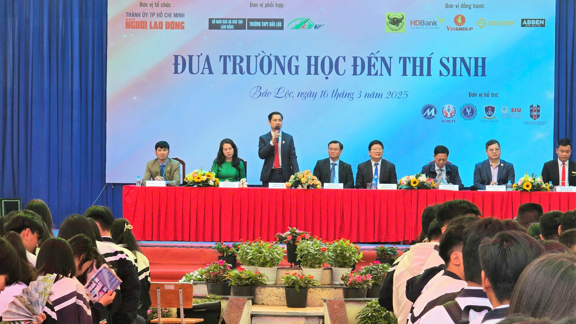 Bảo Lộc: Gần 2.000 học sinh tham gia Chương trình Tư vấn mùa thi năm 2025