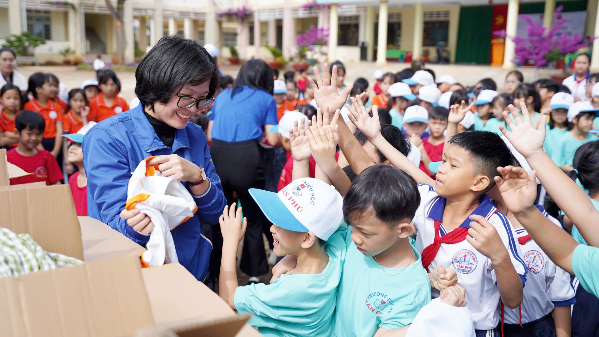 "Vun trồng" những đóa hoa thơm dâng Bác