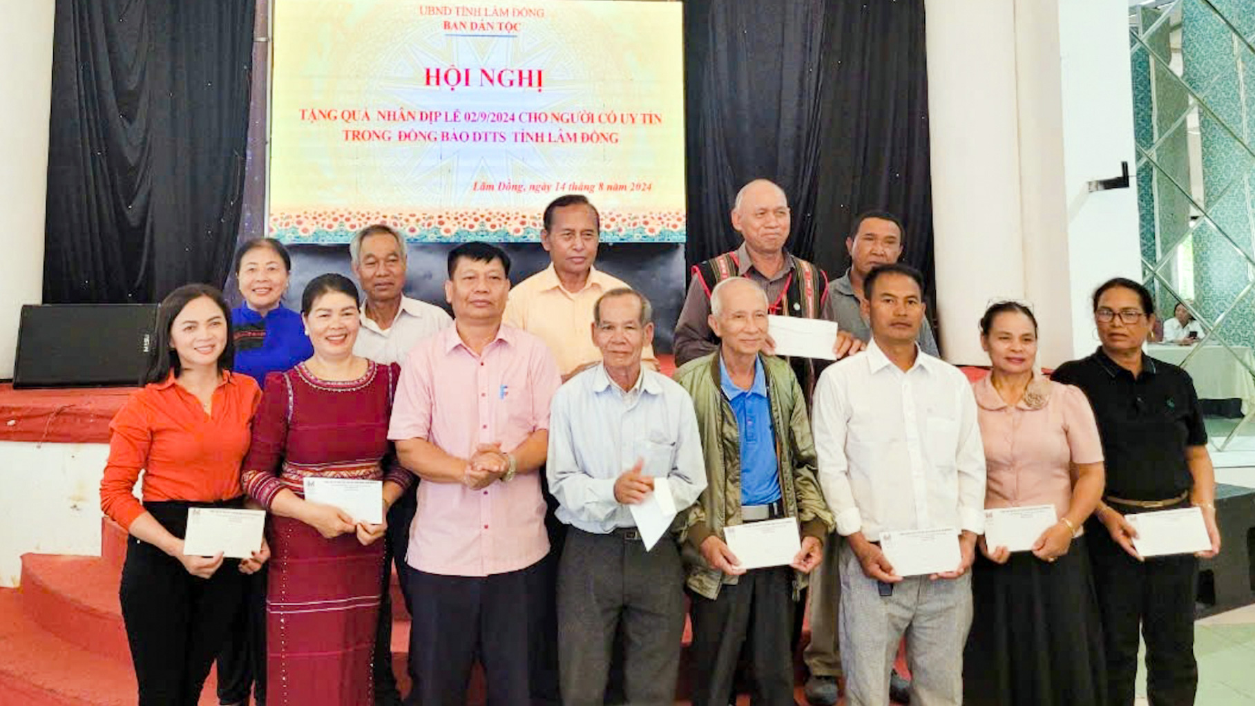 Quan tâm xây dựng đội ngũ người có uy tín 