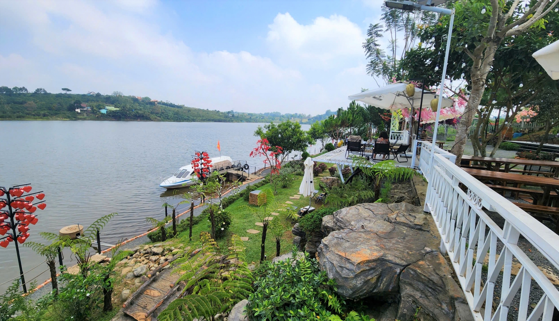 Thành ủy Bảo Lộc chỉ đạo xử lý quán cà phê lấn hành lang hồ Nam Phương