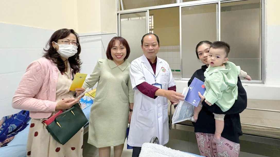Lặng lẽ kết nối, trao yêu thương đến người bệnh khó khăn