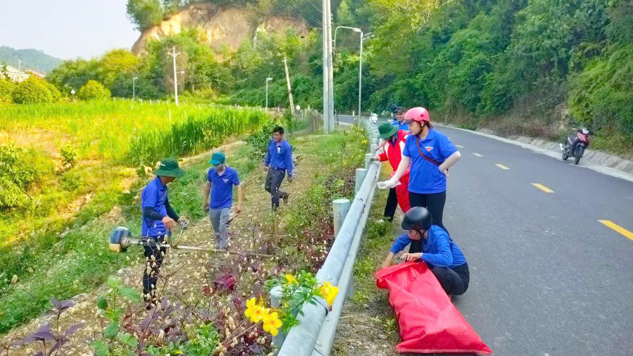 Tuổi trẻ Đạ Huoai tổ chức sôi nổi nhiều hoạt động hưởng ứng Tháng Thanh niên
