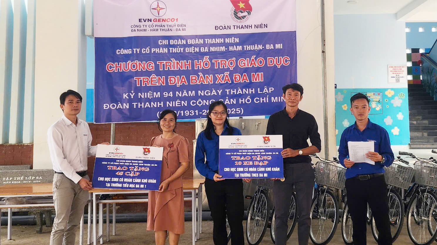 Chi Đoàn Công ty ĐHĐ tặng quà cho học sinh tại tỉnh Ninh Thuận