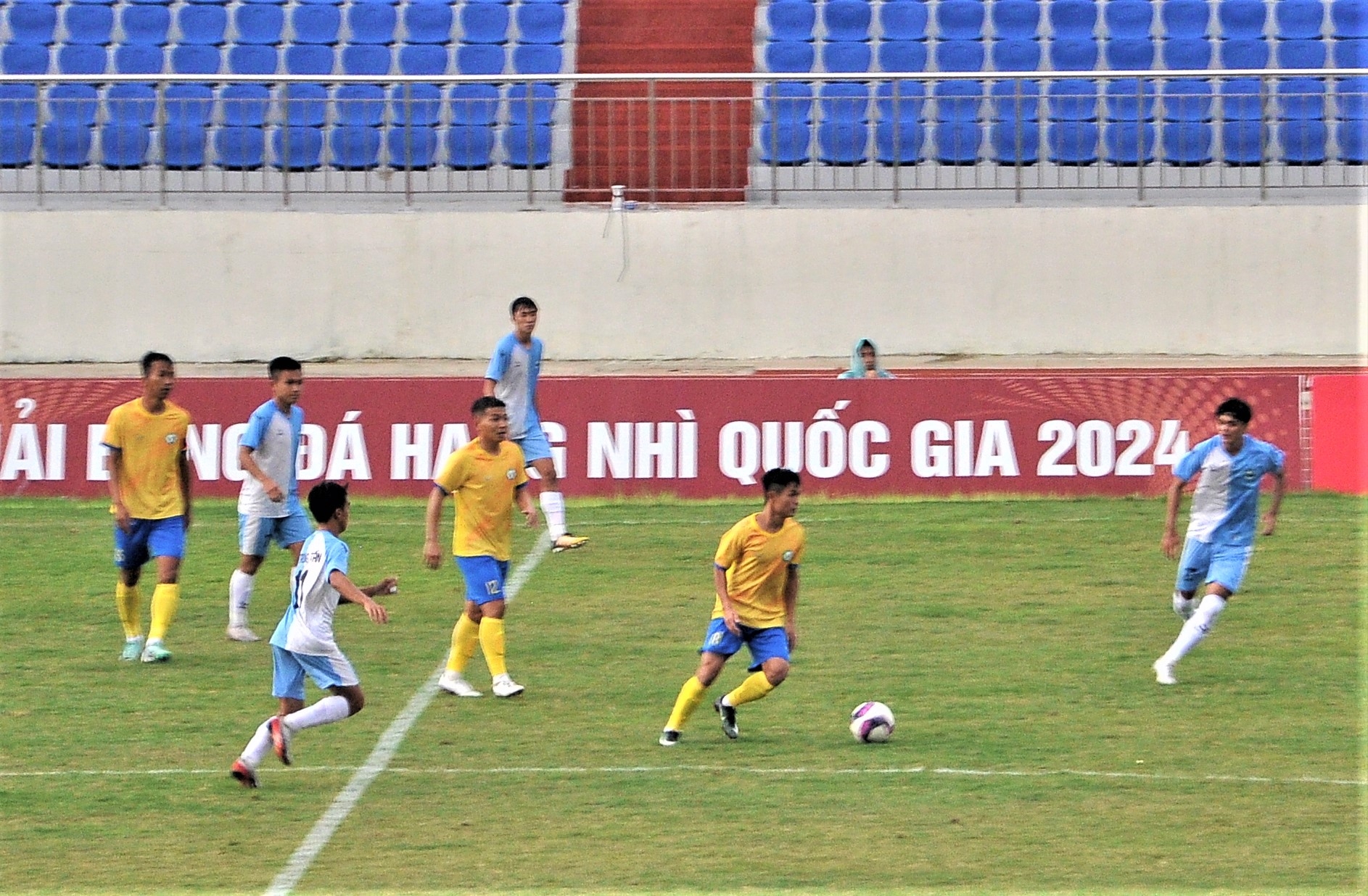Lâm Đồng thi đấu trên sân nhà trong trận ra quân Giải hạng Nhì Quốc gia 2025