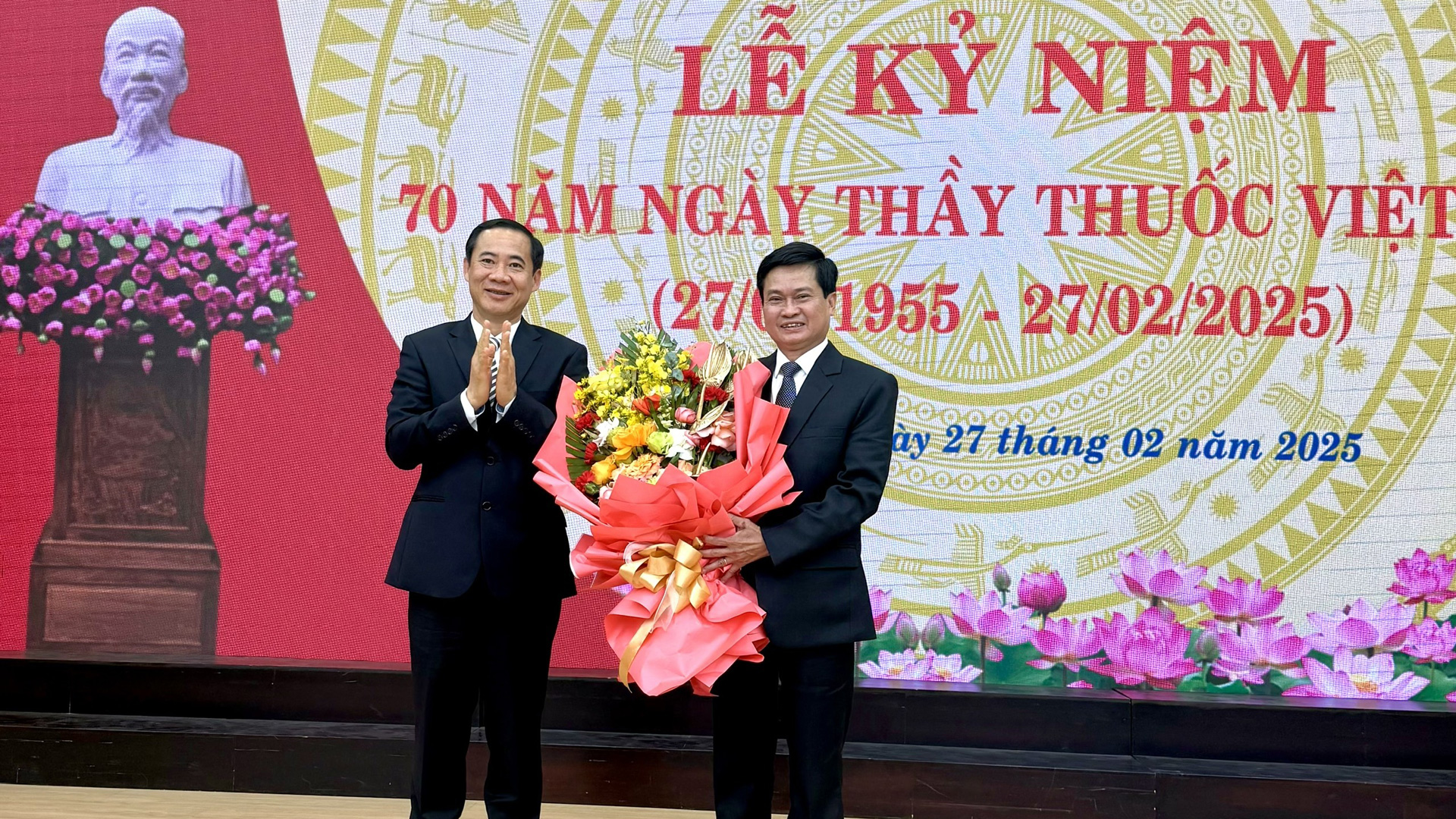 Tình thương và trách nhiệm của người Thầy thuốc Nhân dân