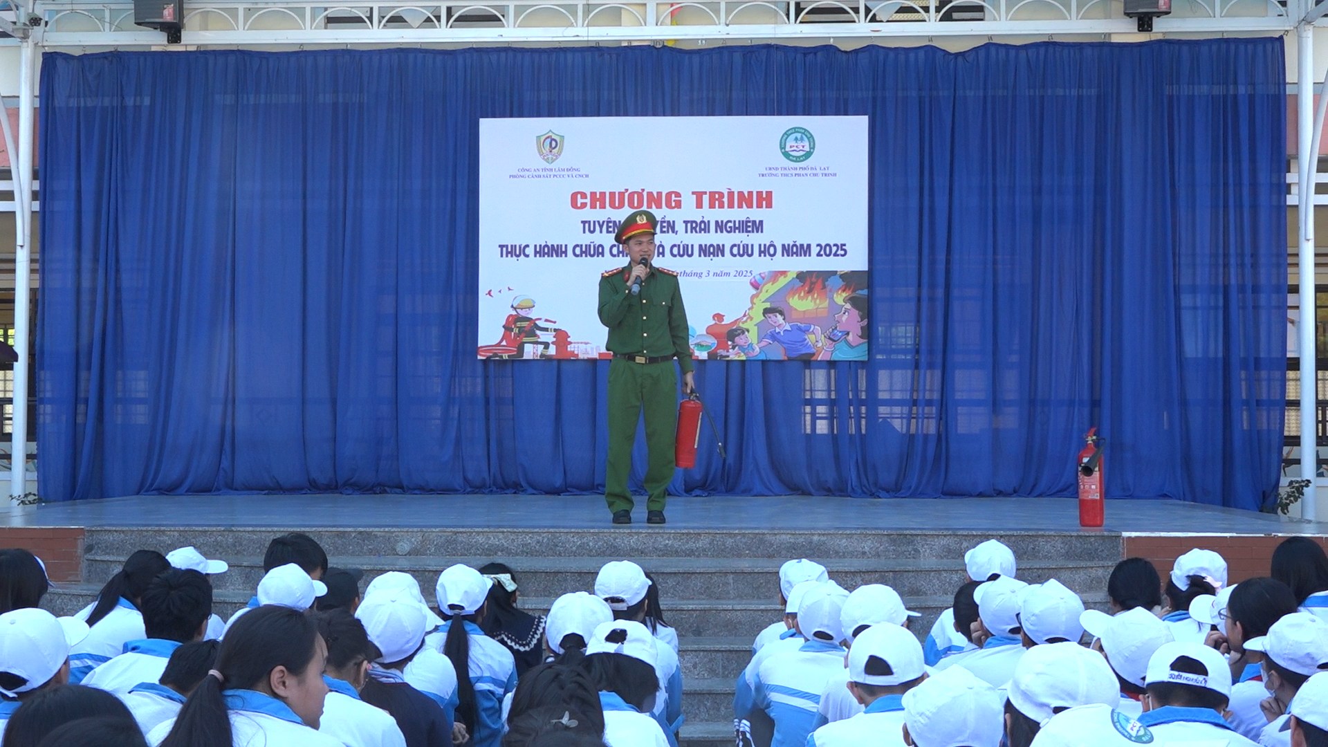 Đà Lạt: Trang bị kiến thức và kỹ năng về an ninh trật tự và phòng cháy chữa cháy cho học sinh, sinh viên