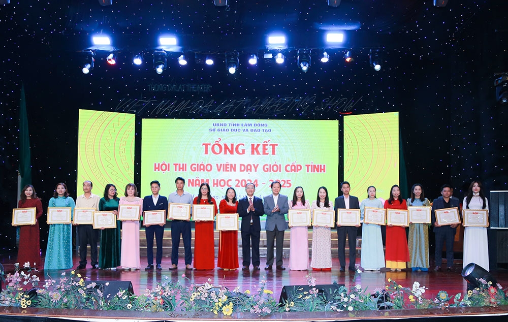 490 giáo viên đạt danh hiệu “Giáo viên dạy giỏi cấp tỉnh” năm học 2024-2025.