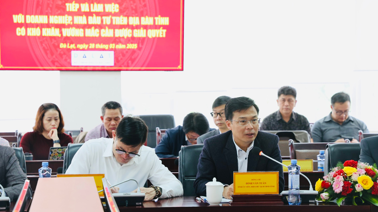Phó Chủ tịch UBND tỉnh Đinh Văn Tuấn chủ trì tiếp doanh nghiệp tháng 3