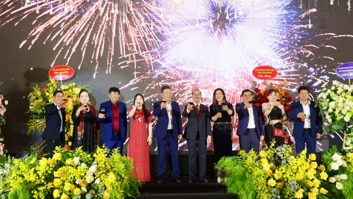 Agribank Lâm Đồng tổ chức Chương trình “Kết sức mạnh - Gặt mùa vàng”.