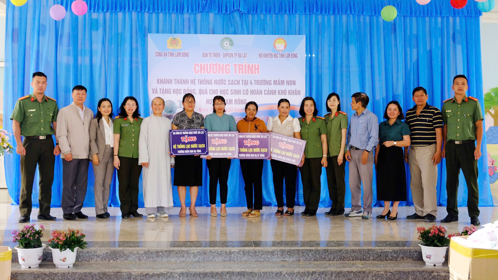 Công an tỉnh Lâm Đồng bàn giao 4 hệ thống nước sạch cho học sinh vùng xa