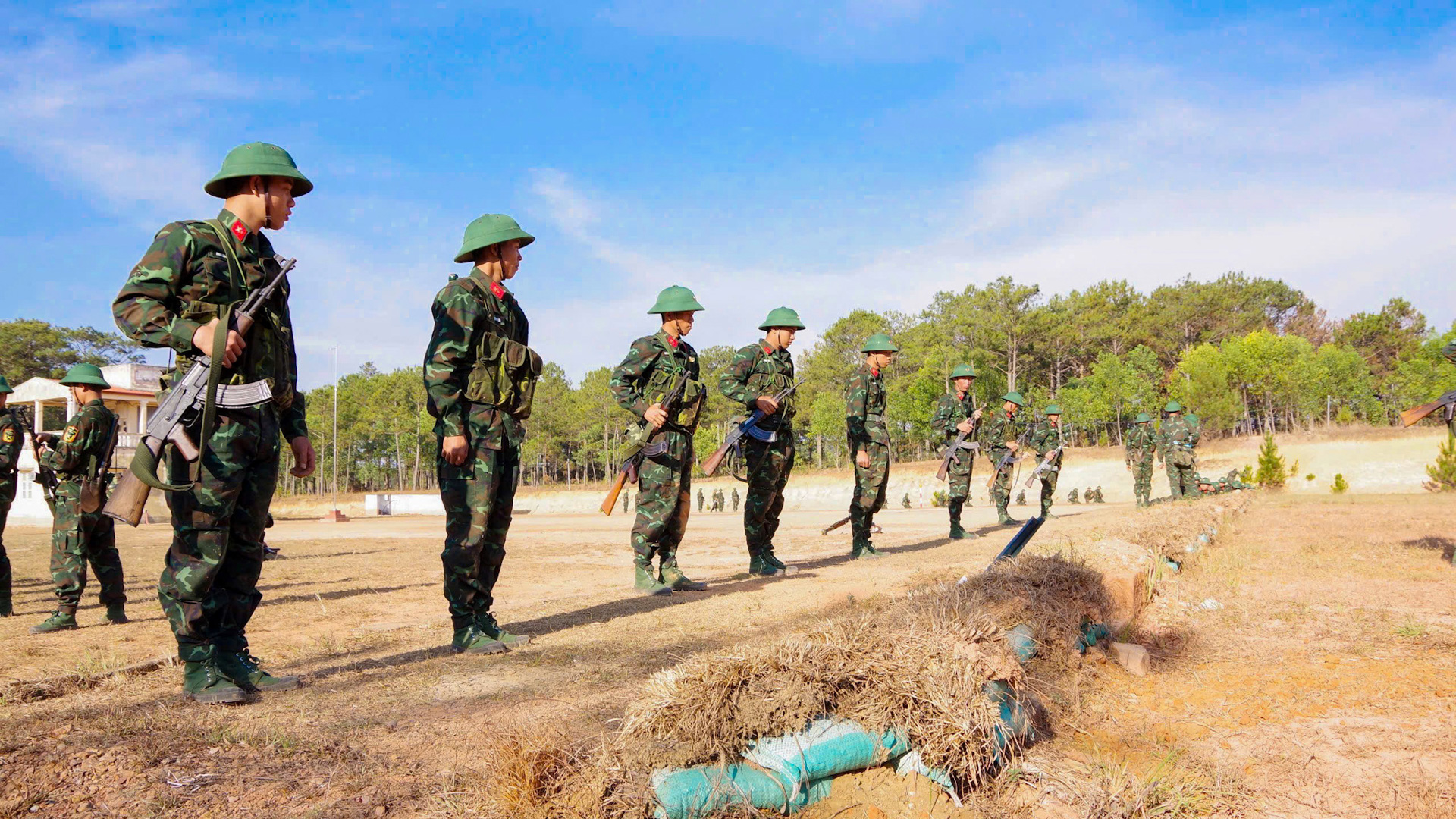 Nâng cao chất lượng huấn luyện, xây dựng quân đội tinh, gọn, mạnh 