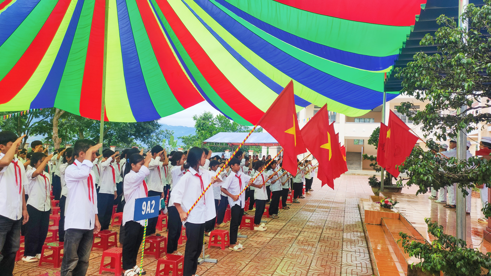 Trường vùng xa đạt chuẩn Quốc gia