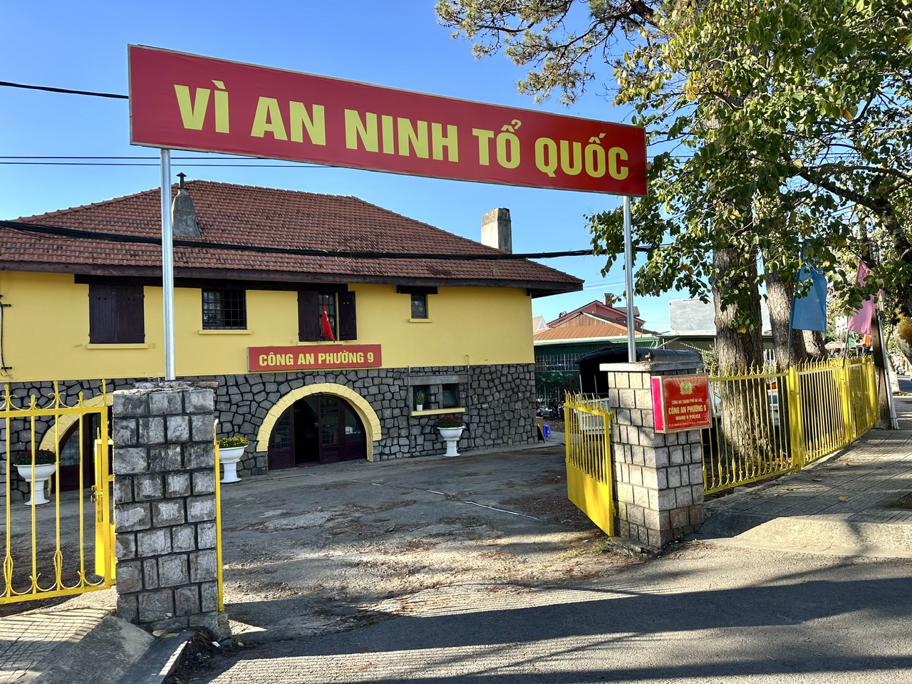 Người dân có thể đăng ký xe tại công an 10 xã, phường, thị trấn mới được phân cấp