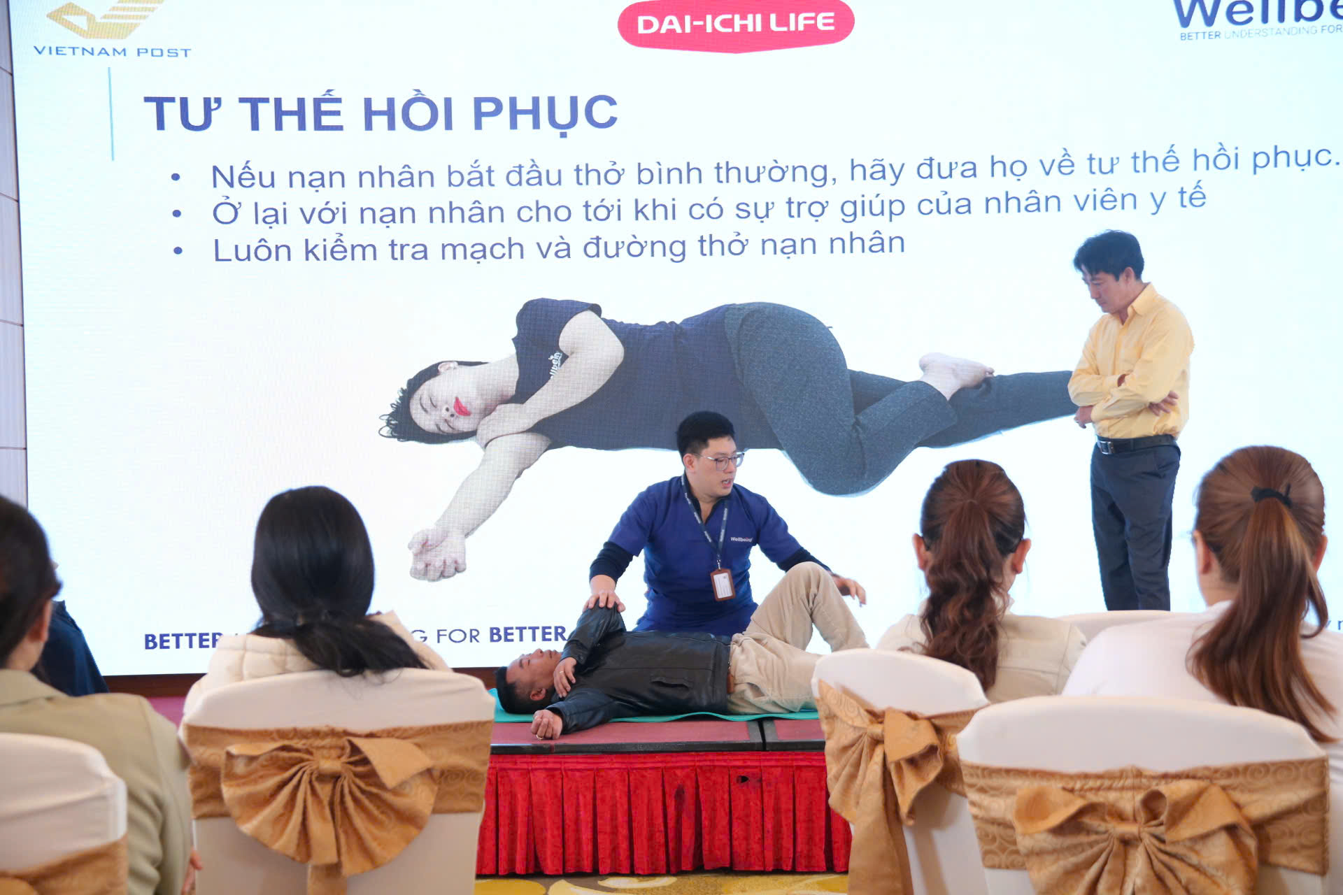 Hơn 100 khách hàng tham gia hội thảo Hành trình sức khoẻ và hạnh phúc