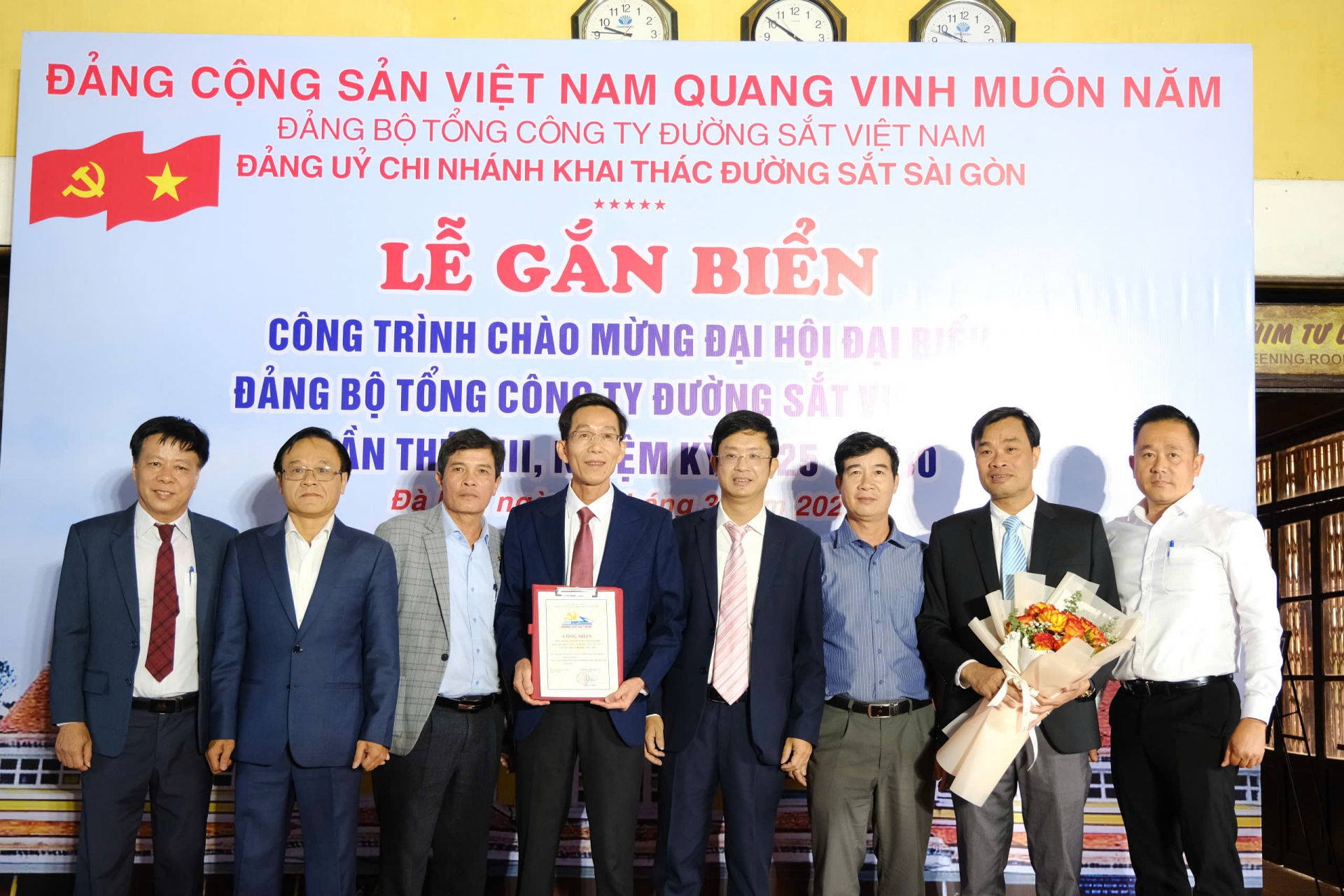 Ga Đà Lạt gắn biển công trình chào mừng Đại hội Đảng