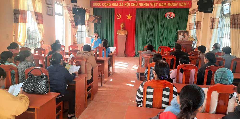 Đơn Dương: Các xã, thị trấn khẩn trương vận động tăng số người tham gia BHXH, BHYT