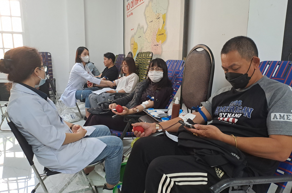 Đà Lạt: Hàng trăm giáo viên, tình nguyện viên tham gia hiến máu