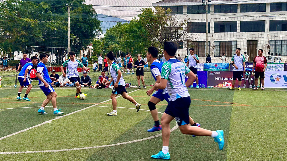 Khai mạc Giải bóng đá giao hữu khối ô tô - bảo hiểm - ngân hàng