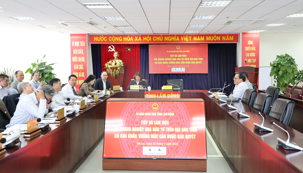UBND tỉnh tiếp và làm việc với doanh nghiệp tháng 4