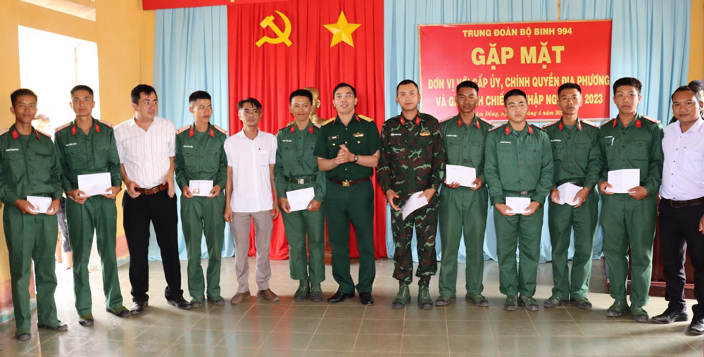 Đức Trọng: Thăm, động viên chiến sĩ mới nhập ngũ