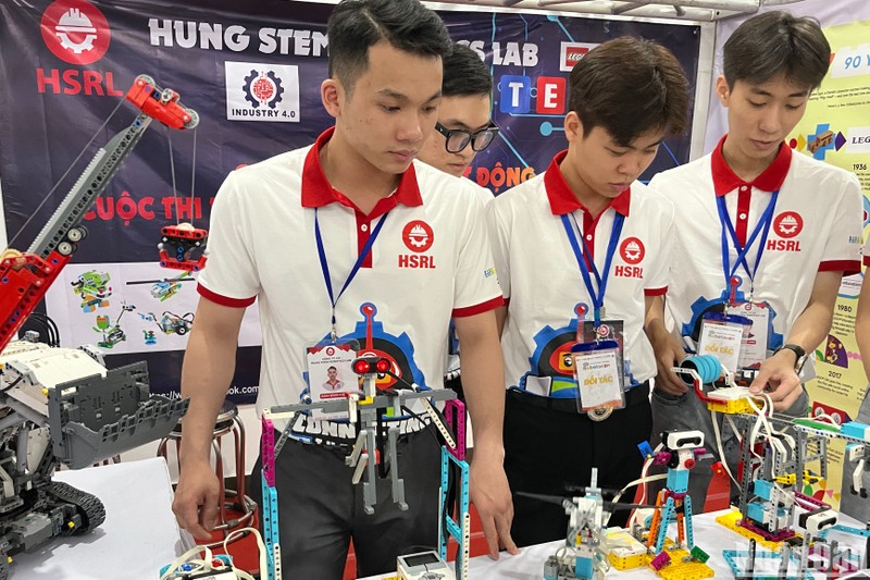Phát động cuộc thi ROBOTACON WRO 2023 với chủ đề "Gắn kết toàn cầu"