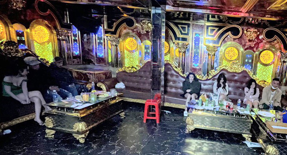 Đà Lạt: Bắt quả tang 7 thanh niên ''bay lắc'' trong phòng karaoke