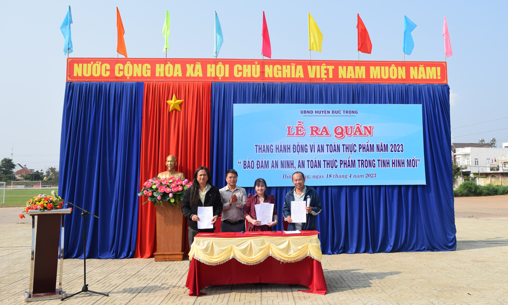 Đức Trọng ra quân hưởng ứng Tháng hành động vệ sinh an toàn thực phẩm năm 2023