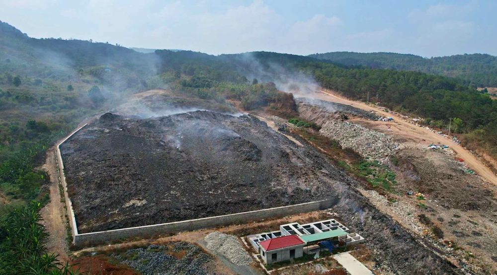 Đức Trọng: Bãi rác 3,6 ha cháy âm ỉ hơn 1 tháng