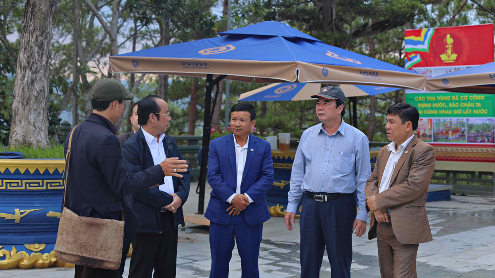 Phó Chủ tịch UBND tỉnh kiểm tra tiến độ triển khai các hoạt động phục vụ dịp lễ