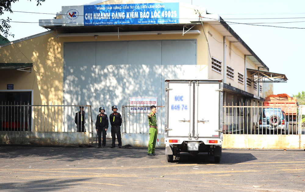 Công an khám xét 3 chi nhánh thuộc Trung tâm Đăng kiểm Lâm Đồng