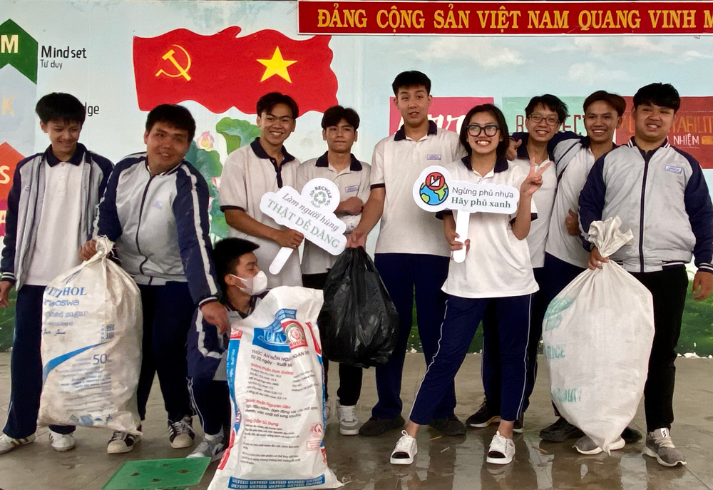 Ngưng phủ nhựa, hãy phủ xanh