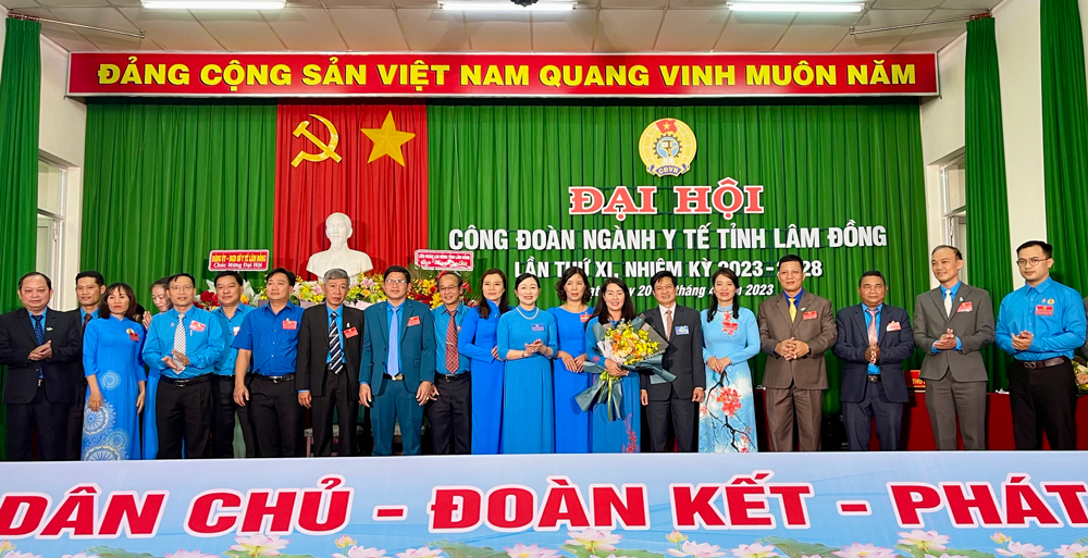 Nhiều tập thể, cá nhân xuất sắc trong lĩnh vực y tế