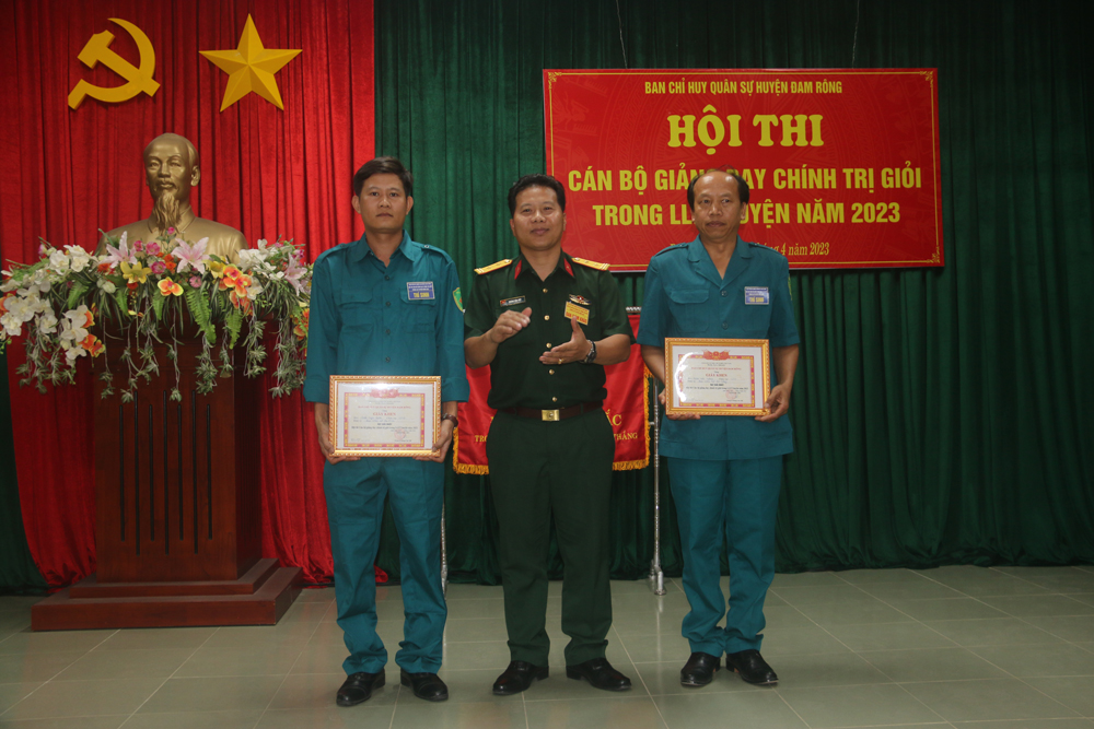 Đam Rông tổ chức Hội thi cán bộ giảng dạy chính trị giỏi