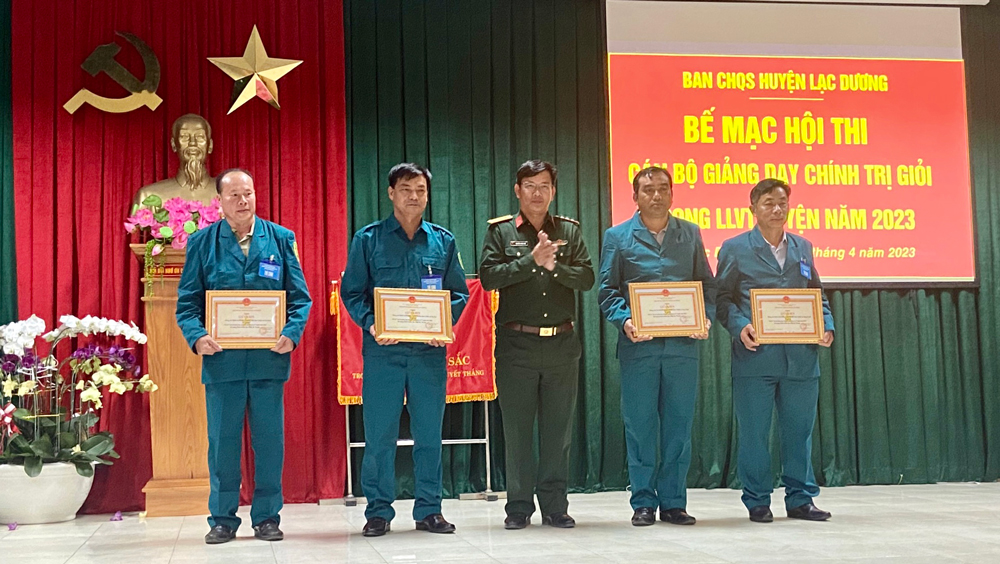 Lạc Dương: Hội thi Cán bộ giảng dạy chính trị giỏi trong lực lượng vũ trang